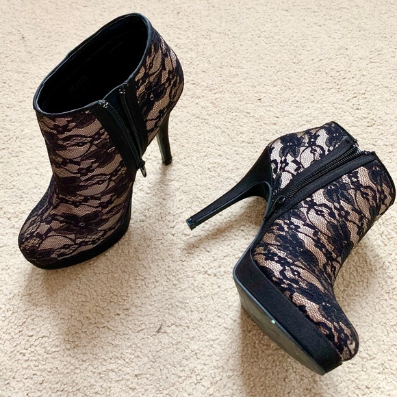 Lace black heels - Picture 2 of 3